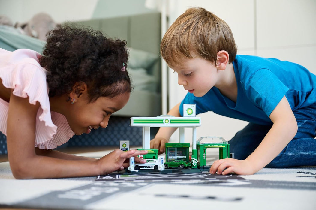 Majorette Petrol Station  BP + 1 Vehicle